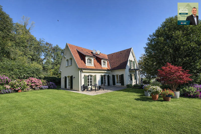 Maison - 211 m² - 8 pièces