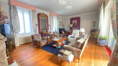 Maison - 186 m² - 7 pièces