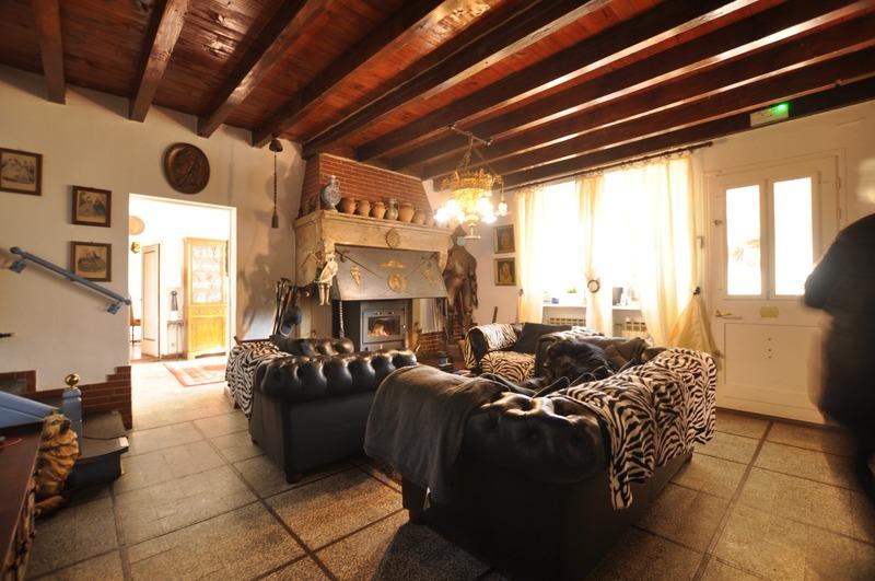 Maison - 280 m² - 9 pièces