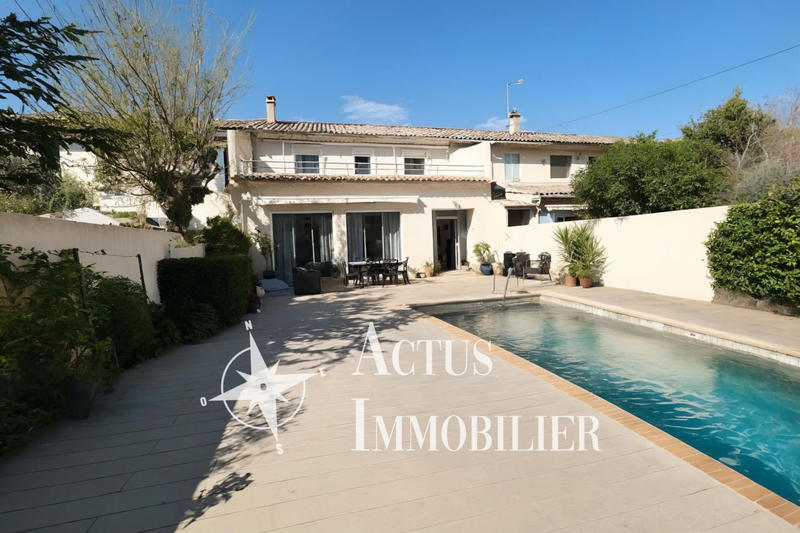 Maison - 200 m² - 7 pièces