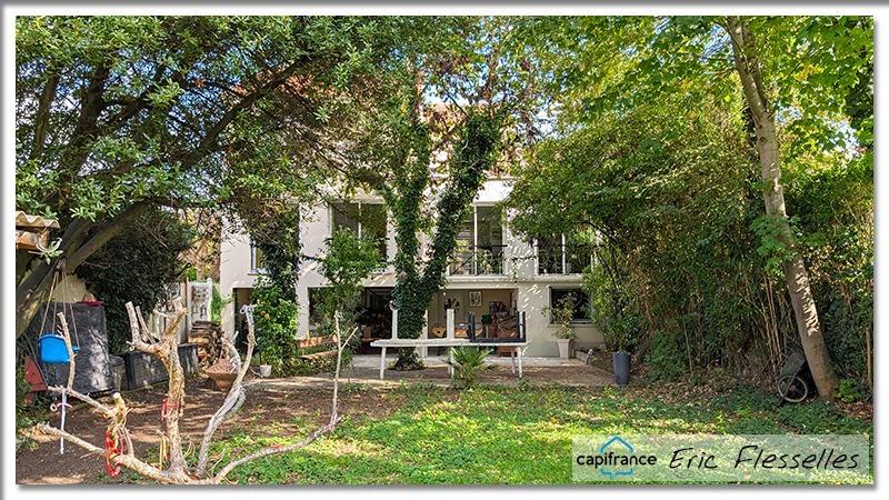 Maison - 208 m² - 9 pièces