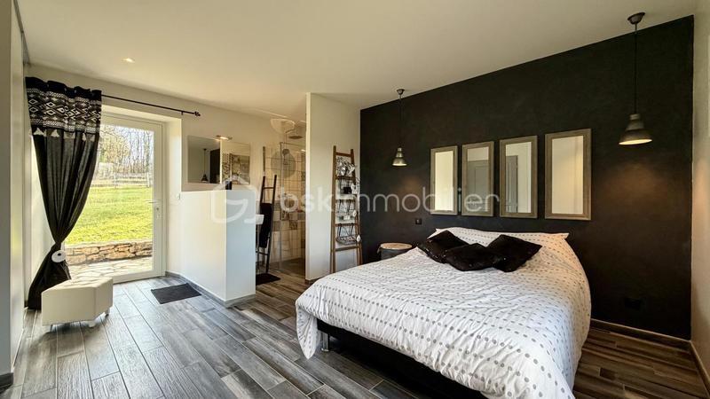 Propriété - 210 m² - 7 pièces