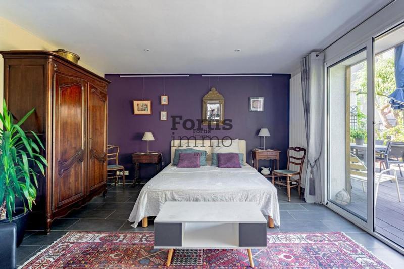 Maison - 230 m² - 6 pièces