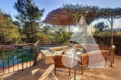 Maison - 275 m² - 6 pièces