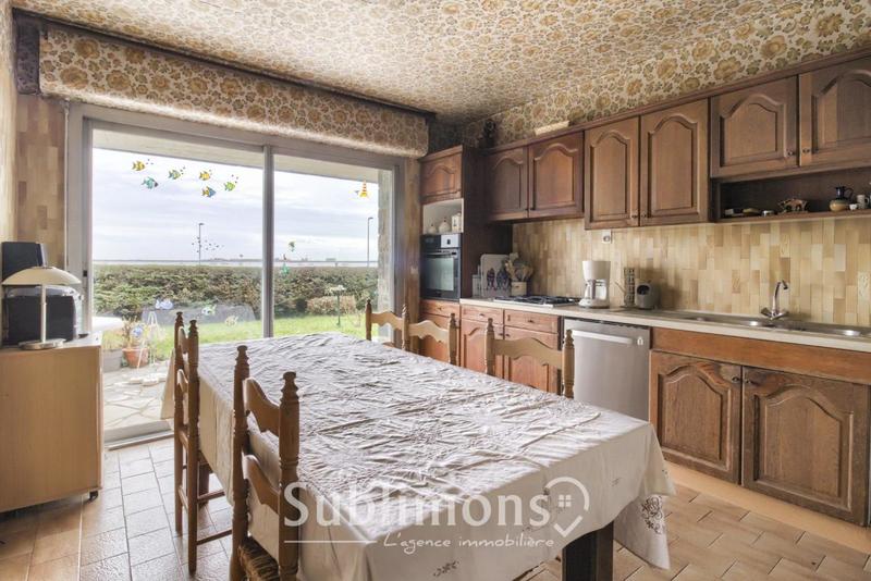 Maison - 220 m² - 9 pièces