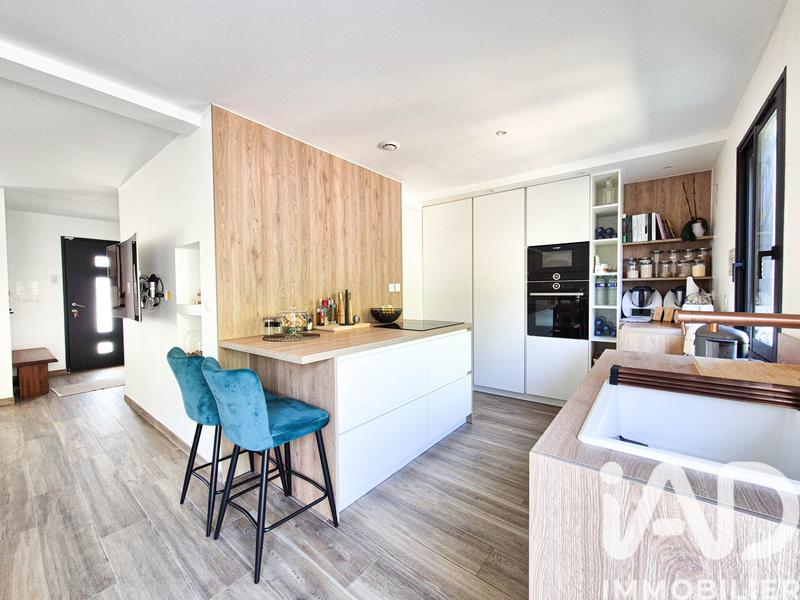 Maison - 180 m² - 7 pièces