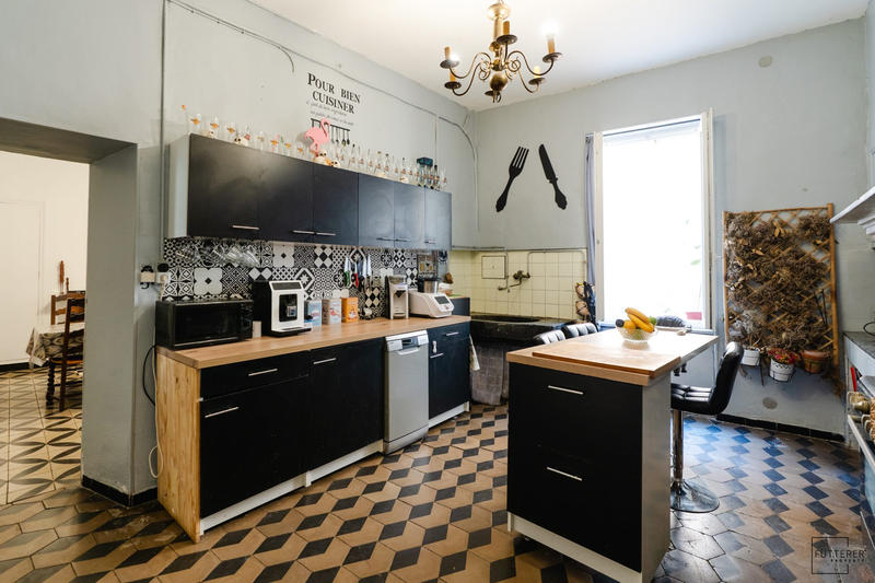 Maison - 349 m² - 12 pièces