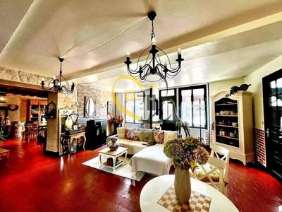 Maison - 179 m² - 6 pièces