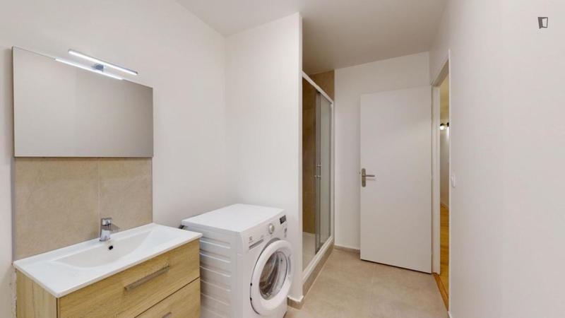 Chambre - 9 m² - 5 pièces