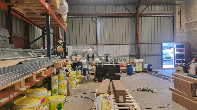 Local commercial - 608 m²