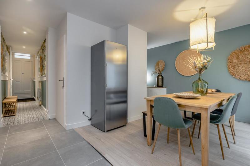 Maison - 241 m² - 12 pièces