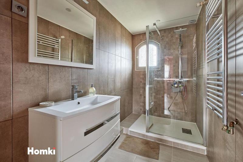 Maison - 203 m² - 7 pièces