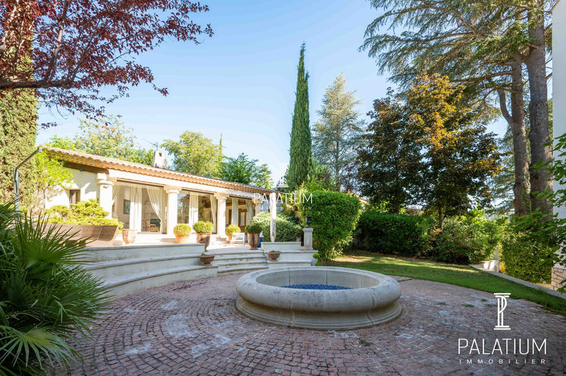 Maison - 255 m² - 7 pièces