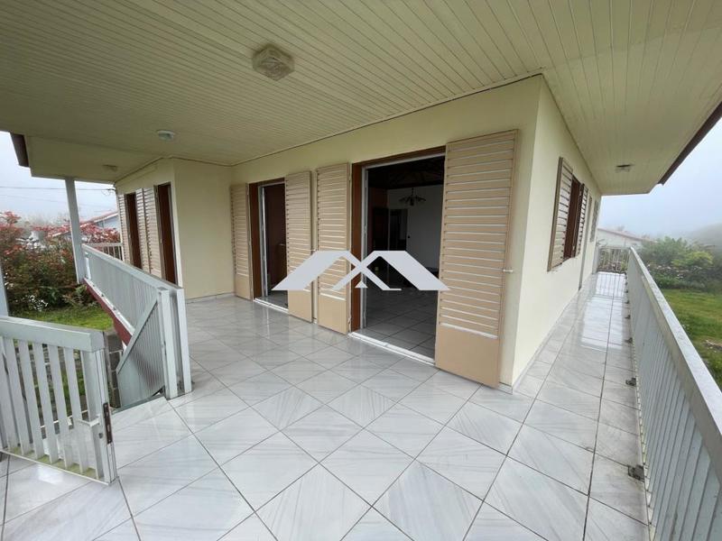 Maison traditionnelle - 251 m² - 7 pièces