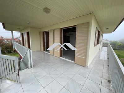 Maison traditionnelle - 251 m² - 7 pièces