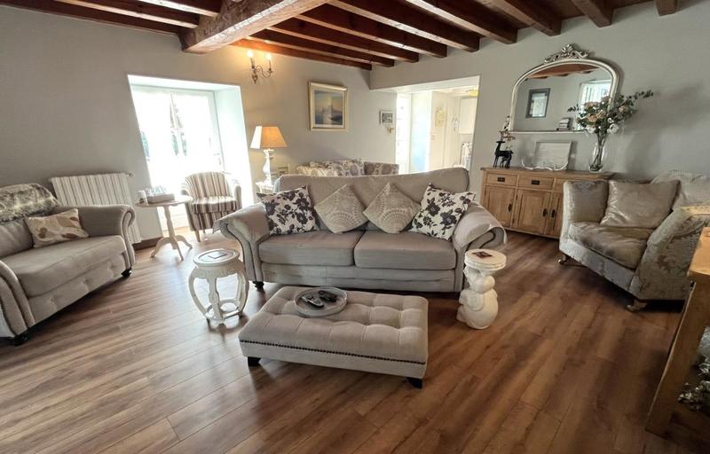 Maison - 218 m² - 11 pièces