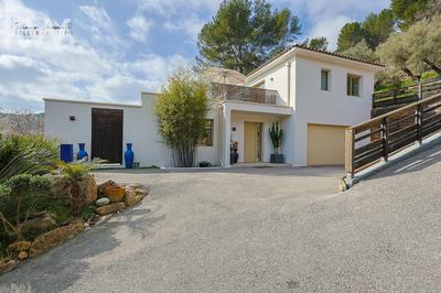 Maison contemporaine - 239 m² - 8 pièces