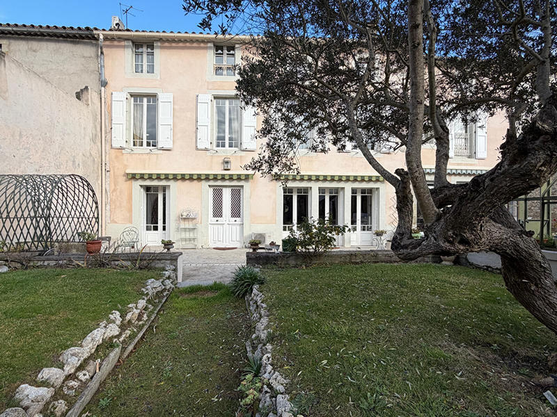 Maison - 340 m² - 8 pièces