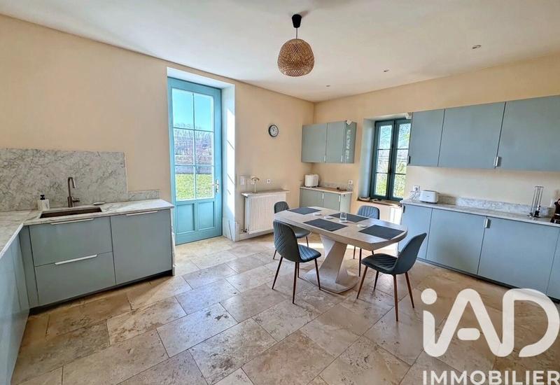 Maison - 351 m² - 10 pièces