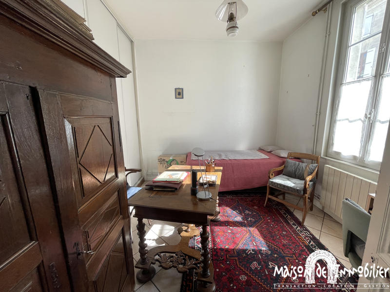 Maison - 222 m² - 11 pièces