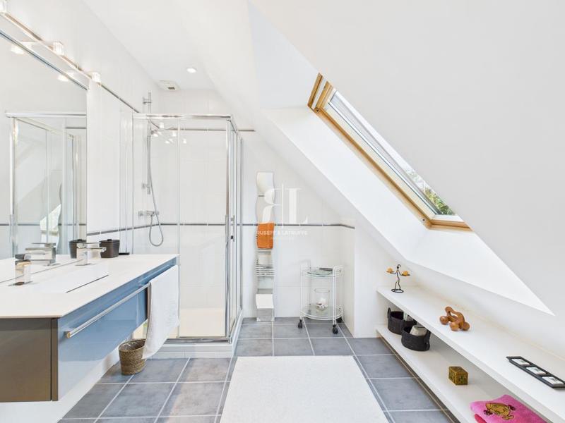 Maison - 230 m² - 5 pièces