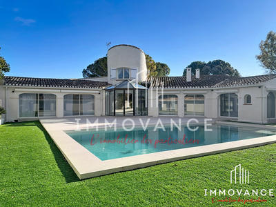 Villa - 277 m² - 6 pièces