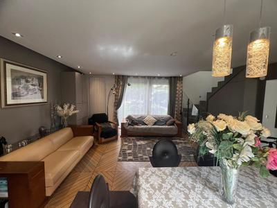 Maison - 207 m² - 10 pièces