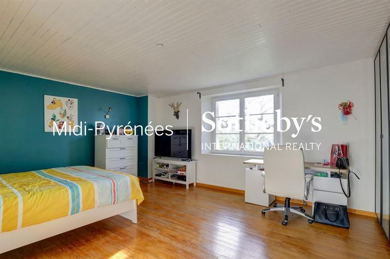 Maison - 356 m² - 10 pièces