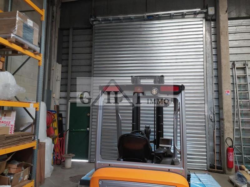 Entrepôt - 705 m²