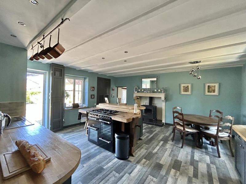 Maison - 234 m² - 10 pièces