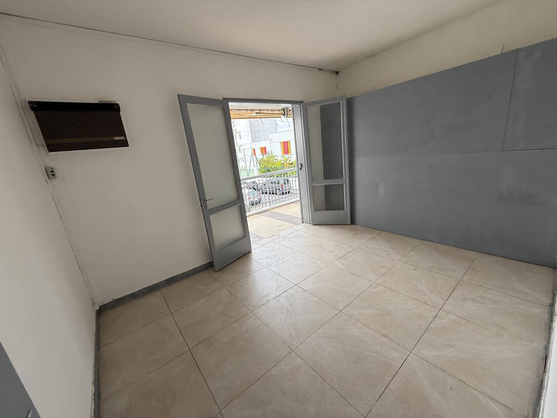 Local commercial - 140 m² - 4 pièces