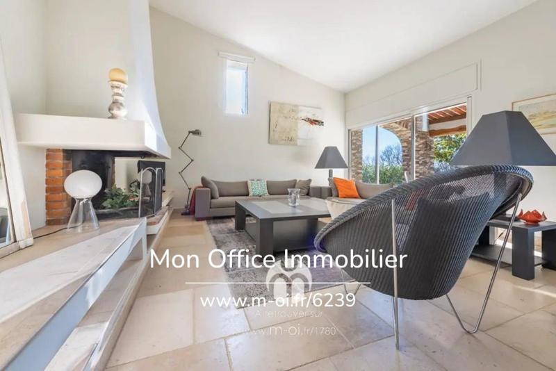 Propriété - 191 m² - 6 pièces
