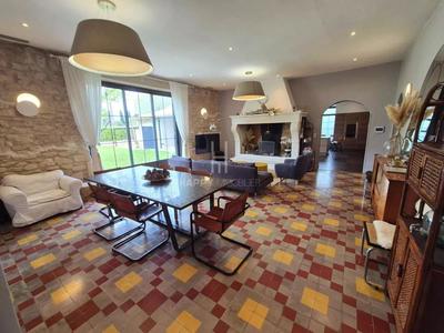 Mas - 220 m² - 6 pièces