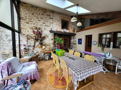 Maison - 192 m² - 6 pièces