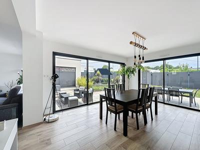 Maison contemporaine - 151 m² - 7 pièces