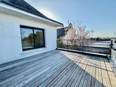 Maison - 240 m² - 9 pièces