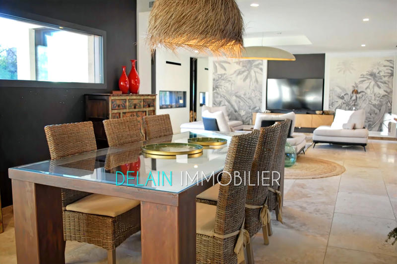 Maison - 257 m² - 5 pièces