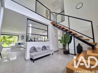 Maison - 188 m² - 9 pièces