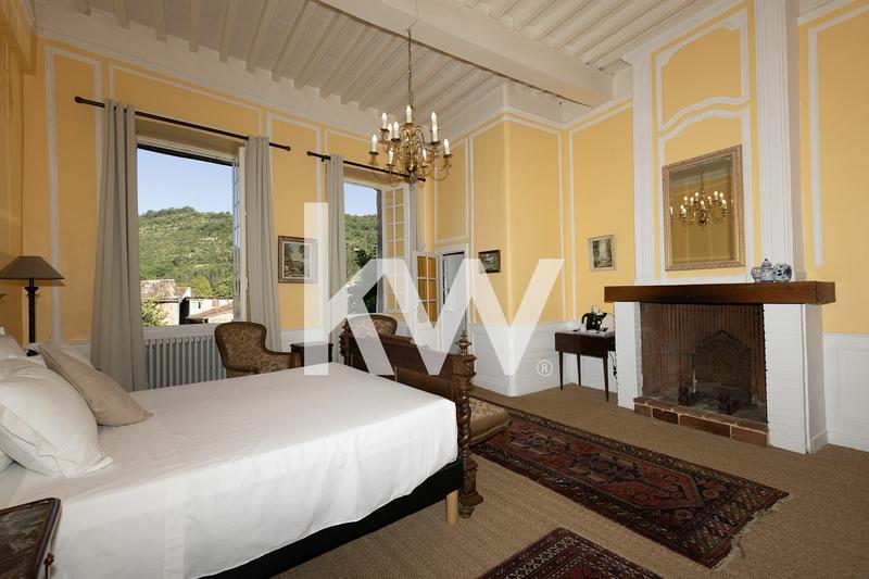 Maison - 680 m² - 18 pièces