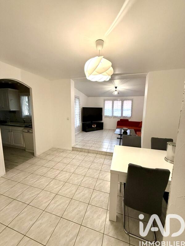 Maison - 215 m² - 9 pièces