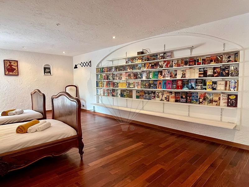 Propriété - 286 m² - 11 pièces