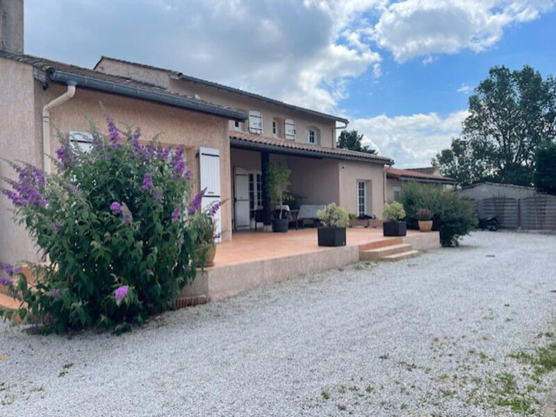 Maison - 228 m² - 9 pièces