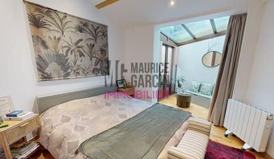 Maison - 223 m² - 9 pièces