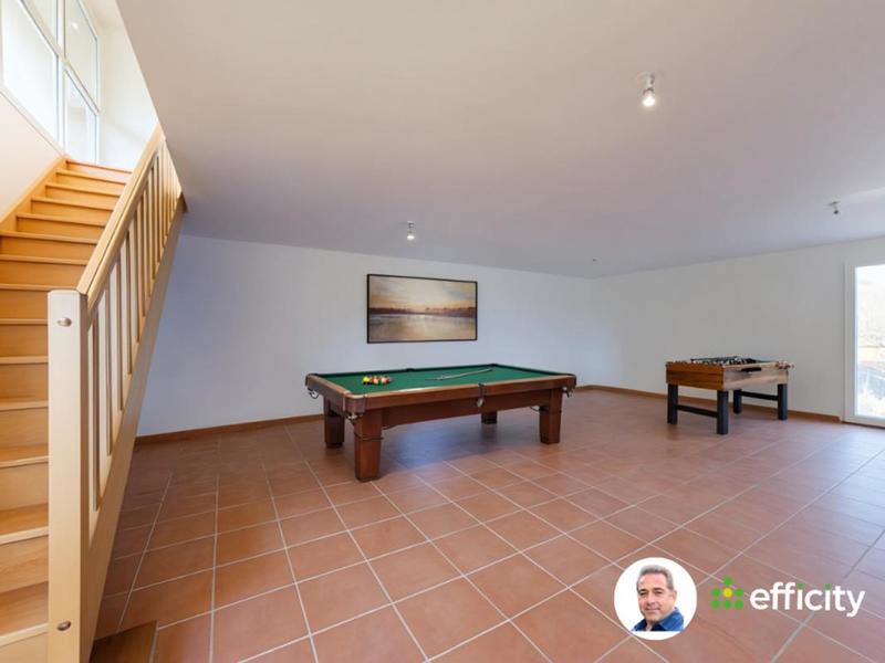 Maison - 222 m² - 5 pièces