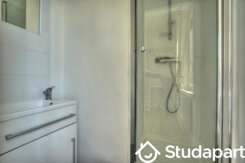 Chambre - 9 m² - 1 pièce