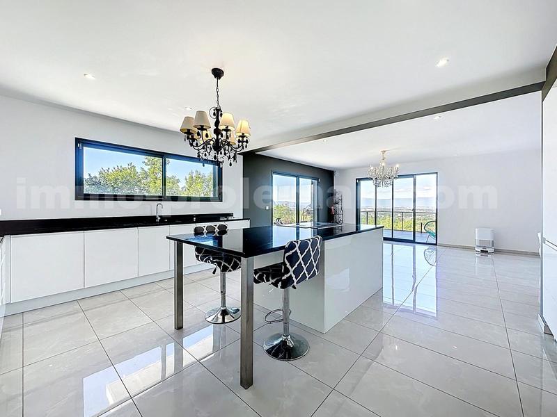 Maison - 280 m² - 8 pièces