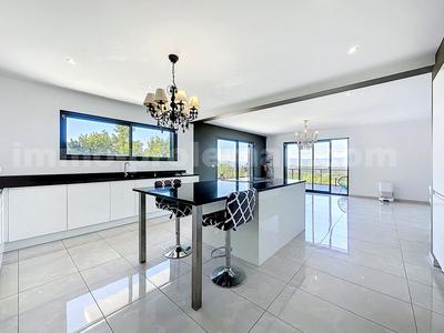 Maison - 280 m² - 8 pièces