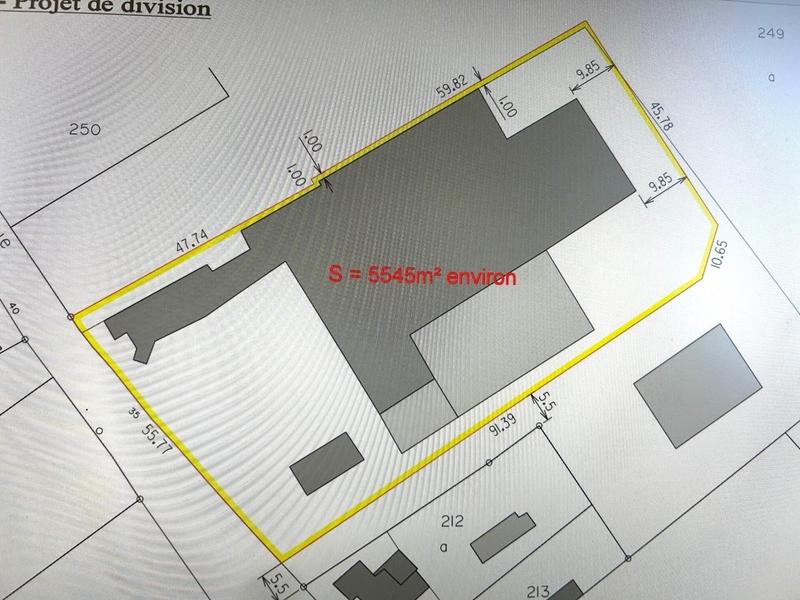 Maison - 290 m² - 9 pièces