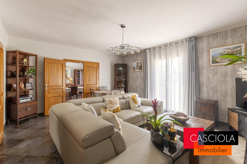 Maison - 212 m² - 9 pièces