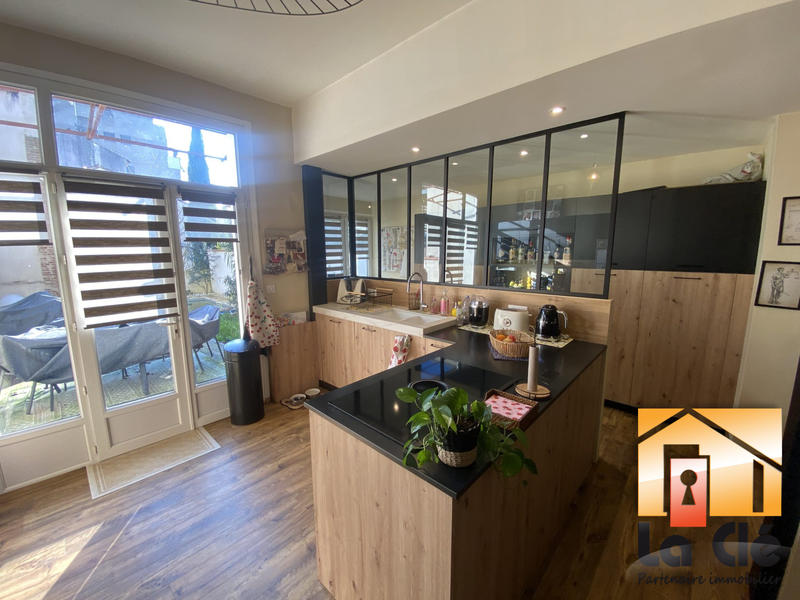 Maison - 250 m² - 6 pièces